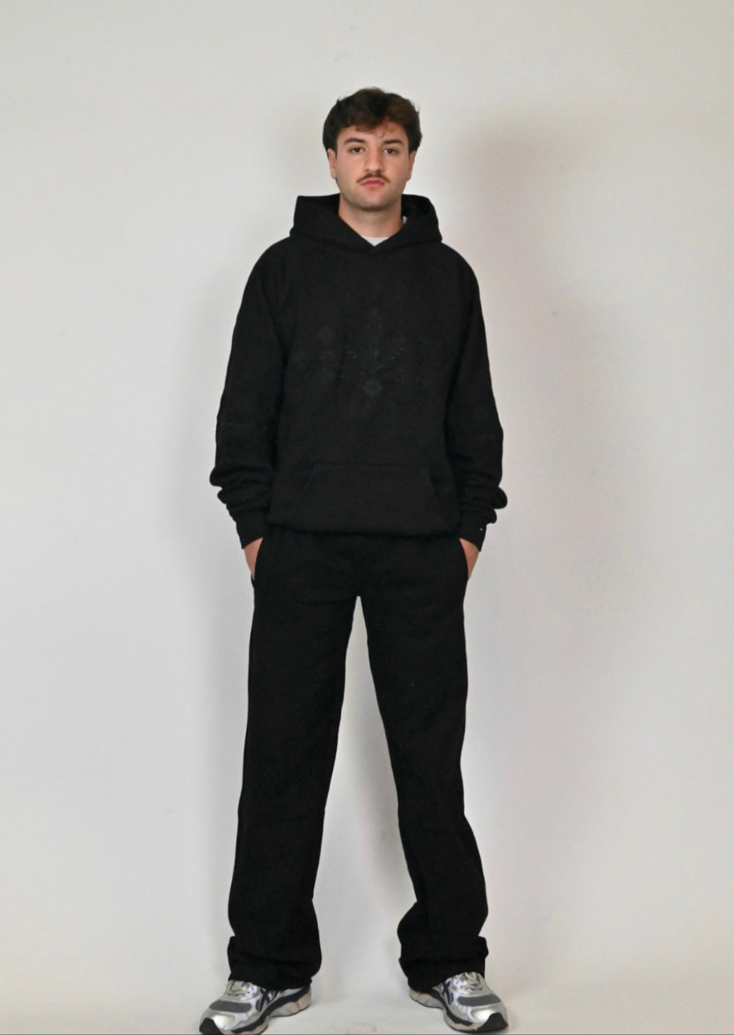 Embroidered Heavyweight Sweatpant (unisex)