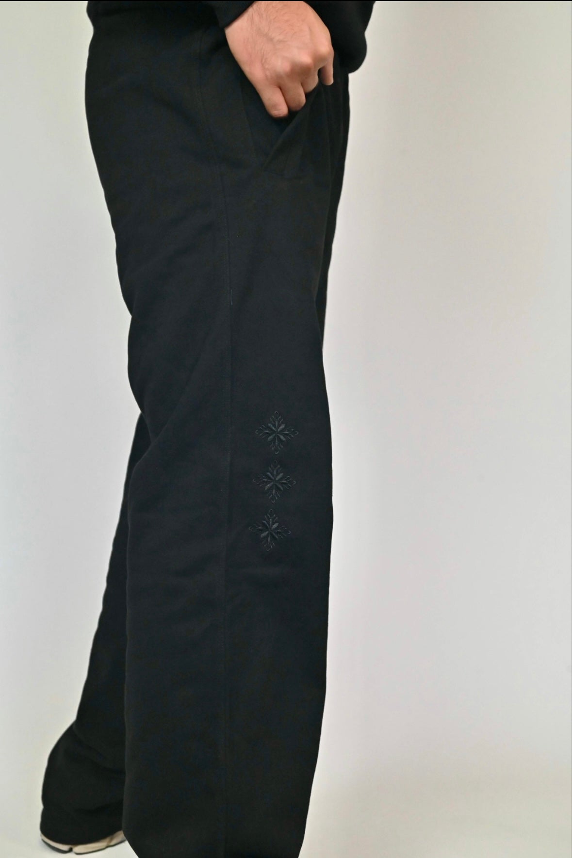 Embroidered Heavyweight Sweatpant (unisex)